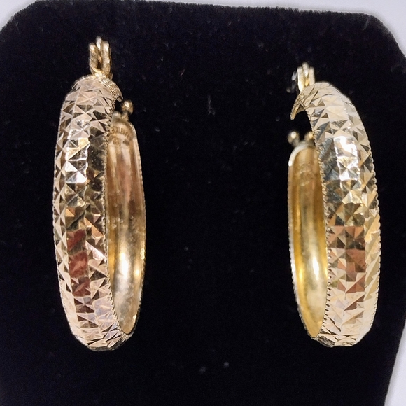 Turkish Yellow Gold Over Sterling Silver Diamond Cut Pattern Hoop Earrings - Picture 13 of 13